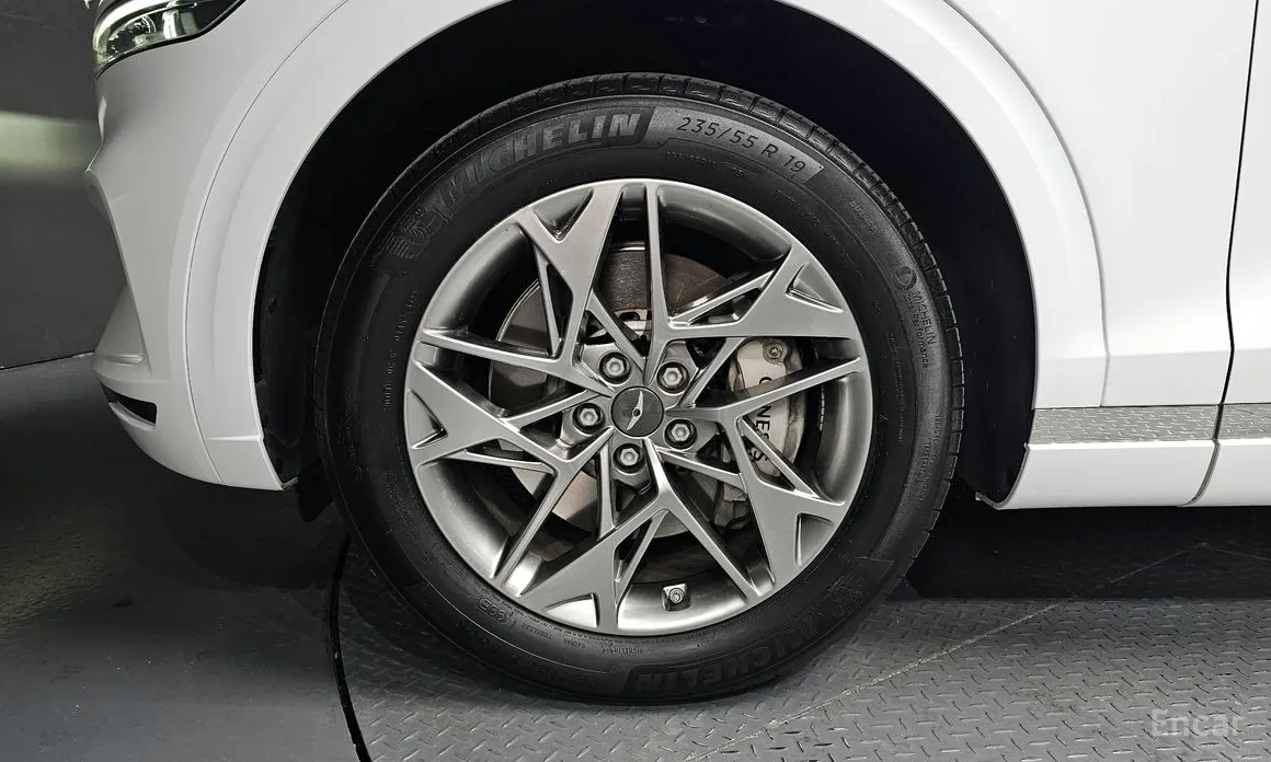 Photo 5 - Genesis GV70