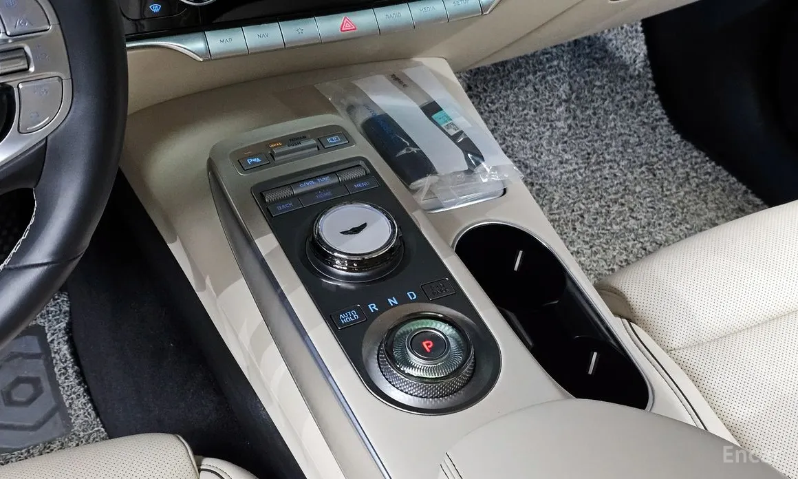 Photo 9 - Genesis GV70