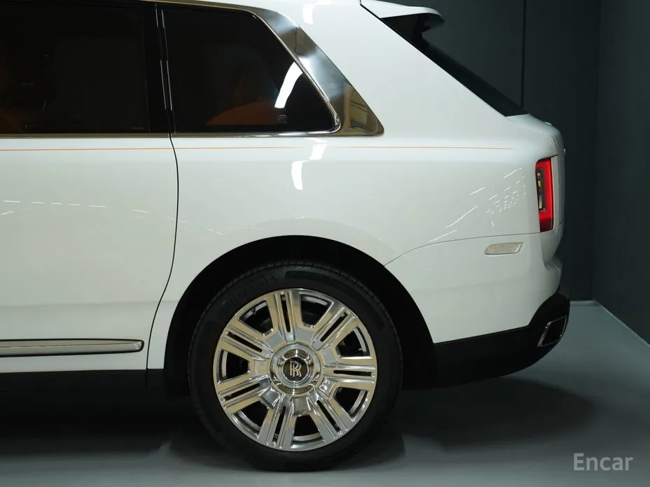 Фото 12 - Rolls-Royce Cullinan