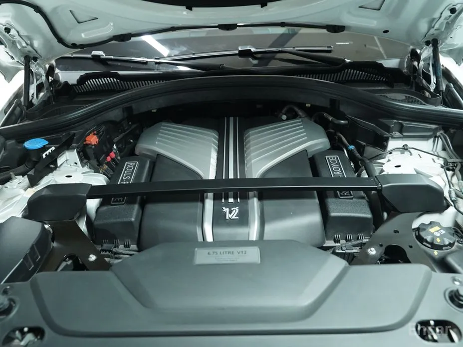 Фото 6 - Rolls-Royce Cullinan