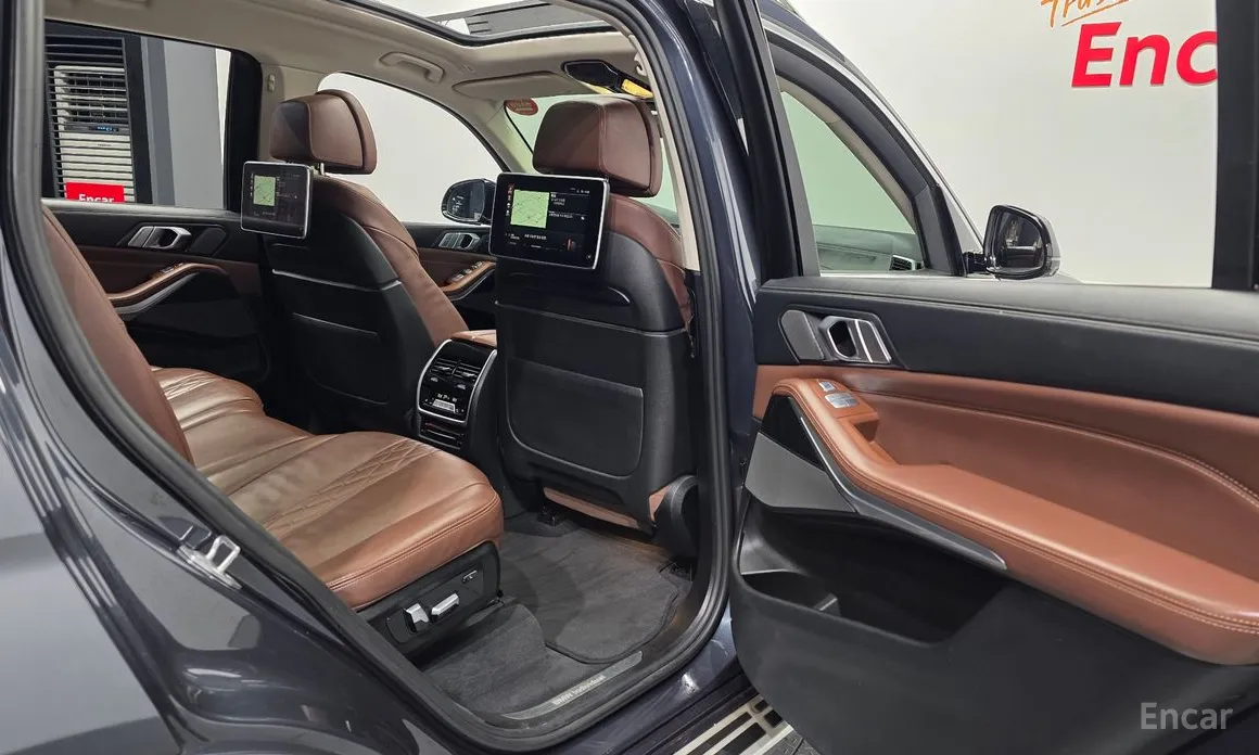 Фото 12 - BMW X7