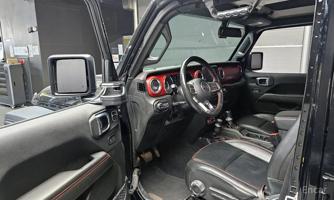 Фото 10 - Jeep Wrangler