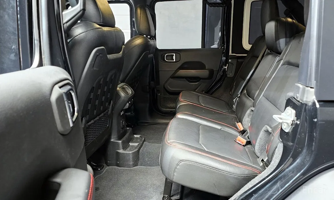 Фото 12 - Jeep Wrangler