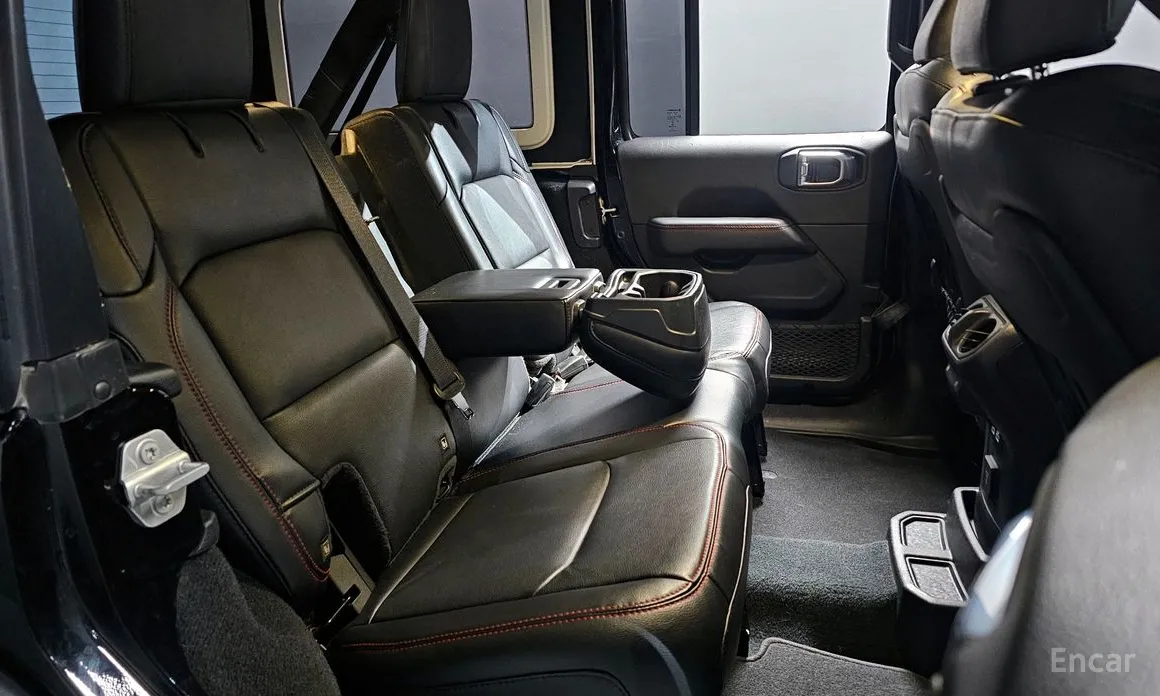 Фото 13 - Jeep Wrangler