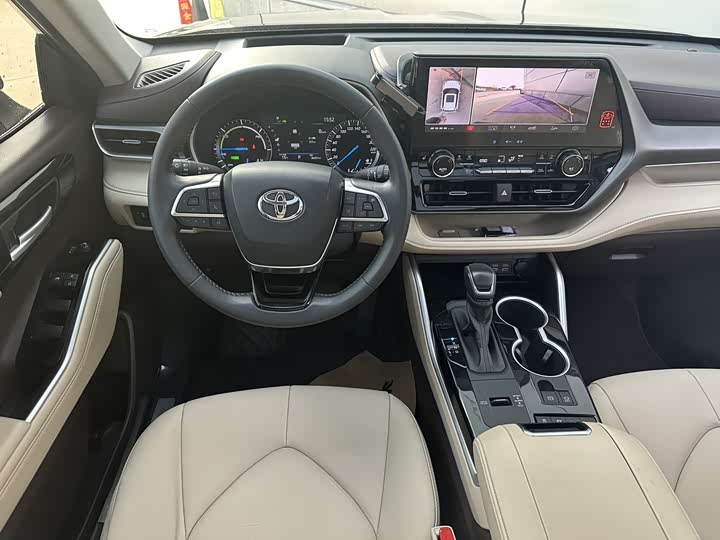 Фото 8 - Toyota Highlander
