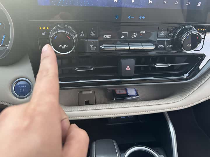 Фото 9 - Toyota Highlander