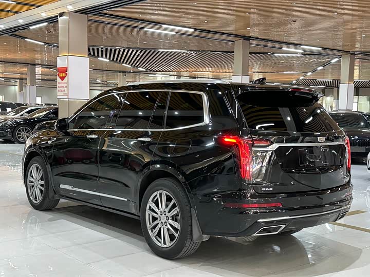 Фото 6 - Cadillac XT6