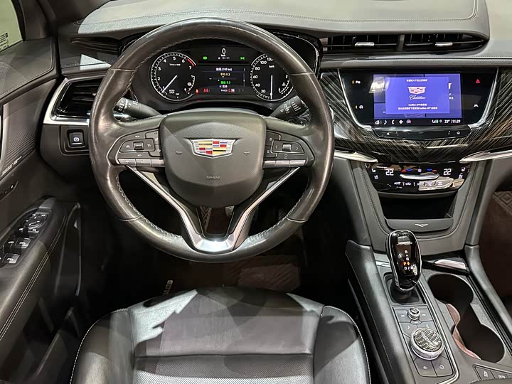Фото 7 - Cadillac XT6