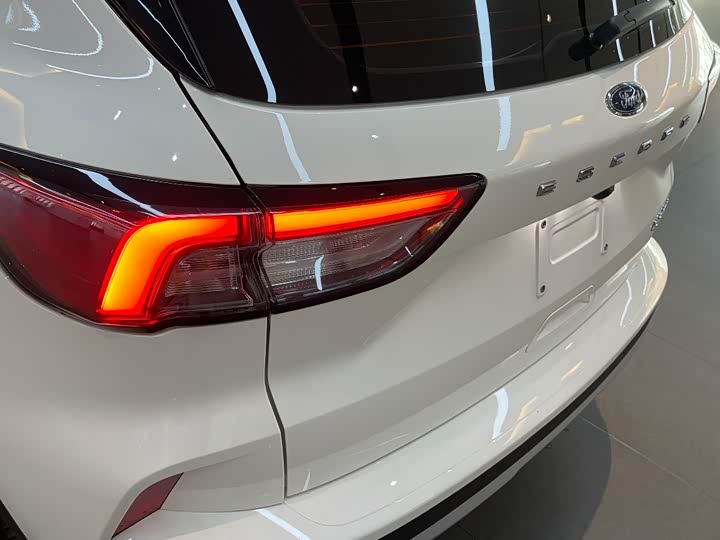 Фото 8 - Ford Escape