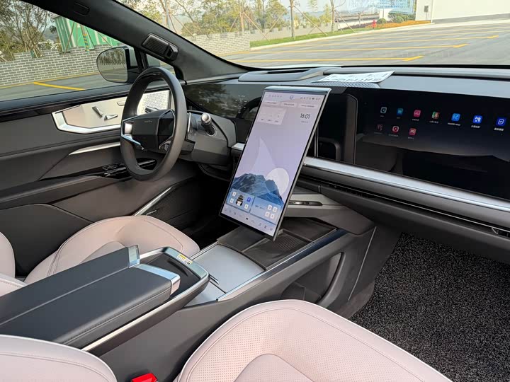 Фото 6 - HiPhi Y