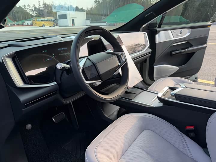 Фото 7 - HiPhi Y