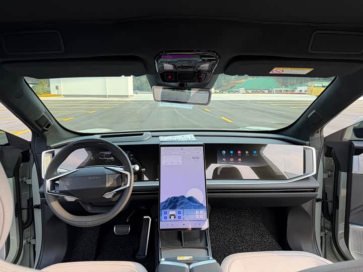 Фото 8 - HiPhi Y