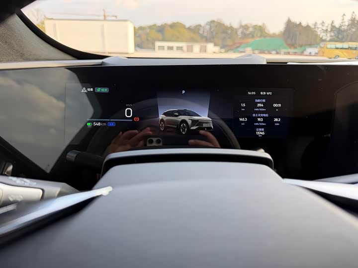 Фото 9 - HiPhi Y