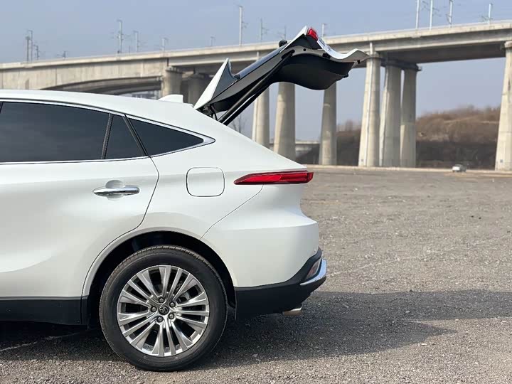 Фото 8 - Toyota Harrier