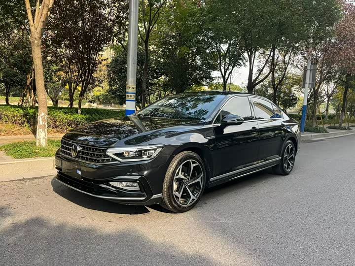 Фото 1 - Volkswagen Magotan