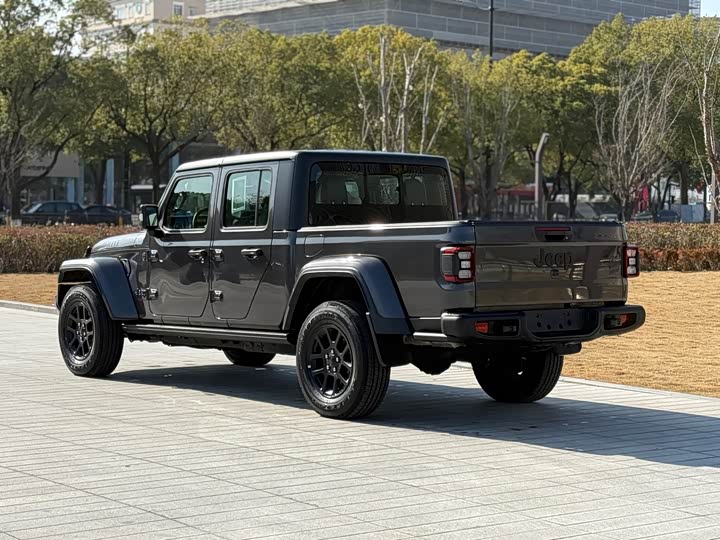 Фото 5 - Jeep Gladiator