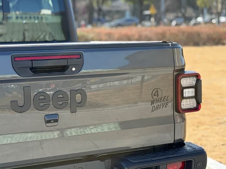 Фото 8 - Jeep Gladiator