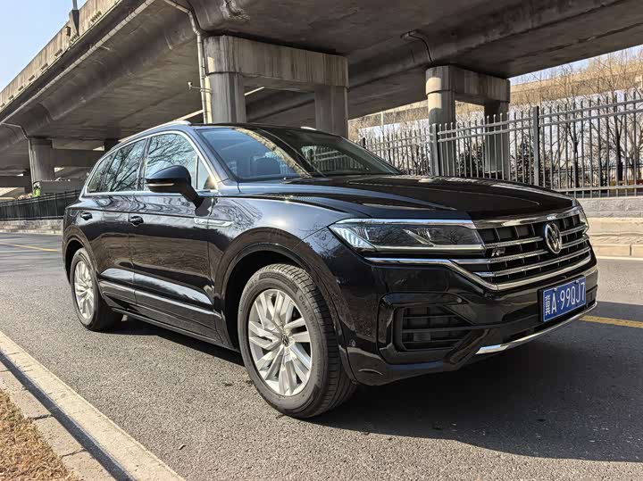 Фото 2 - Volkswagen Touareg