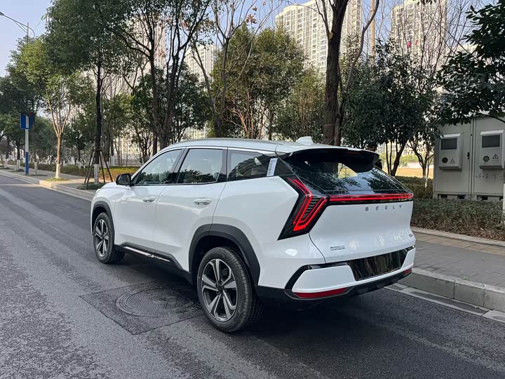 Photo 5 - Geely Atlas L