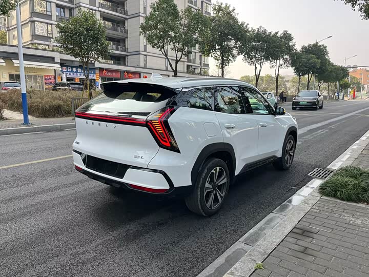 Photo 6 - Geely Atlas L