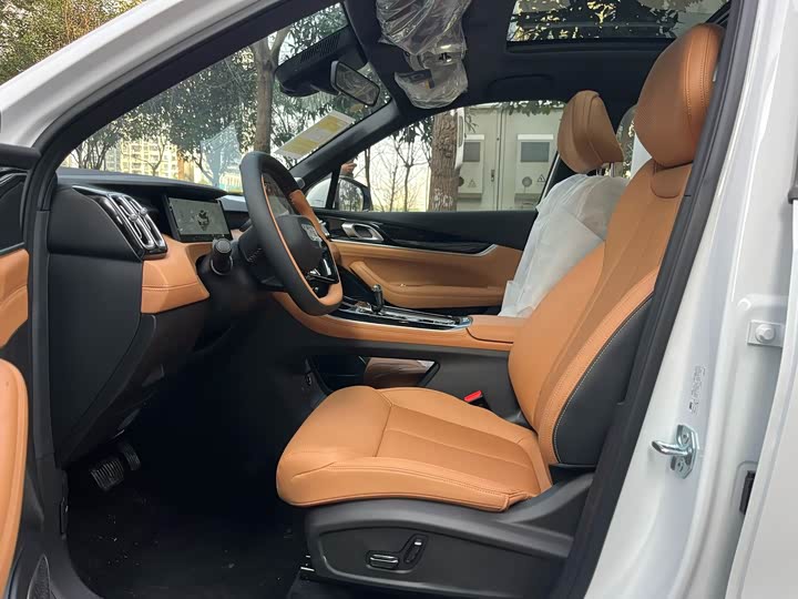 Photo 7 - Geely Atlas L