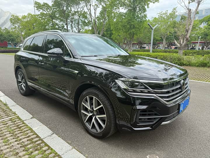 Фото 3 - Volkswagen Touareg