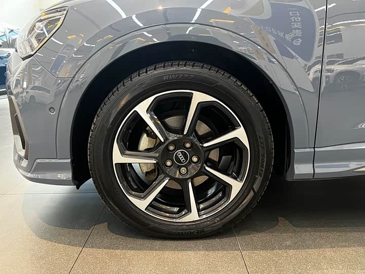 Фото 6 - Audi Q3