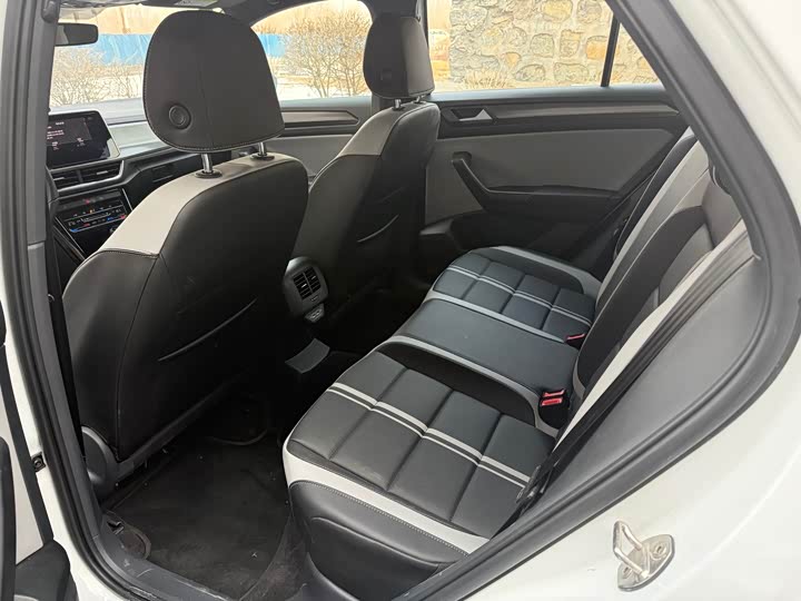 Фото 8 - Volkswagen T-Roc