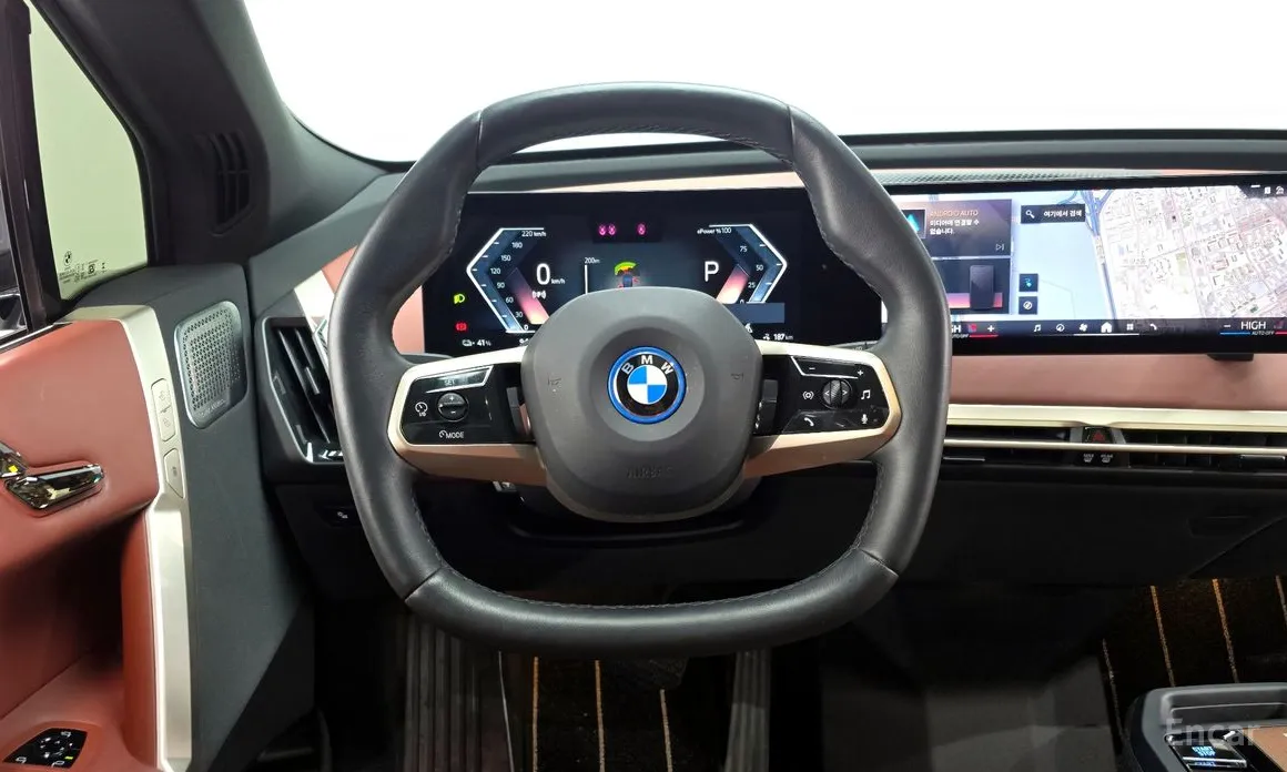 Фото 13 - BMW iX