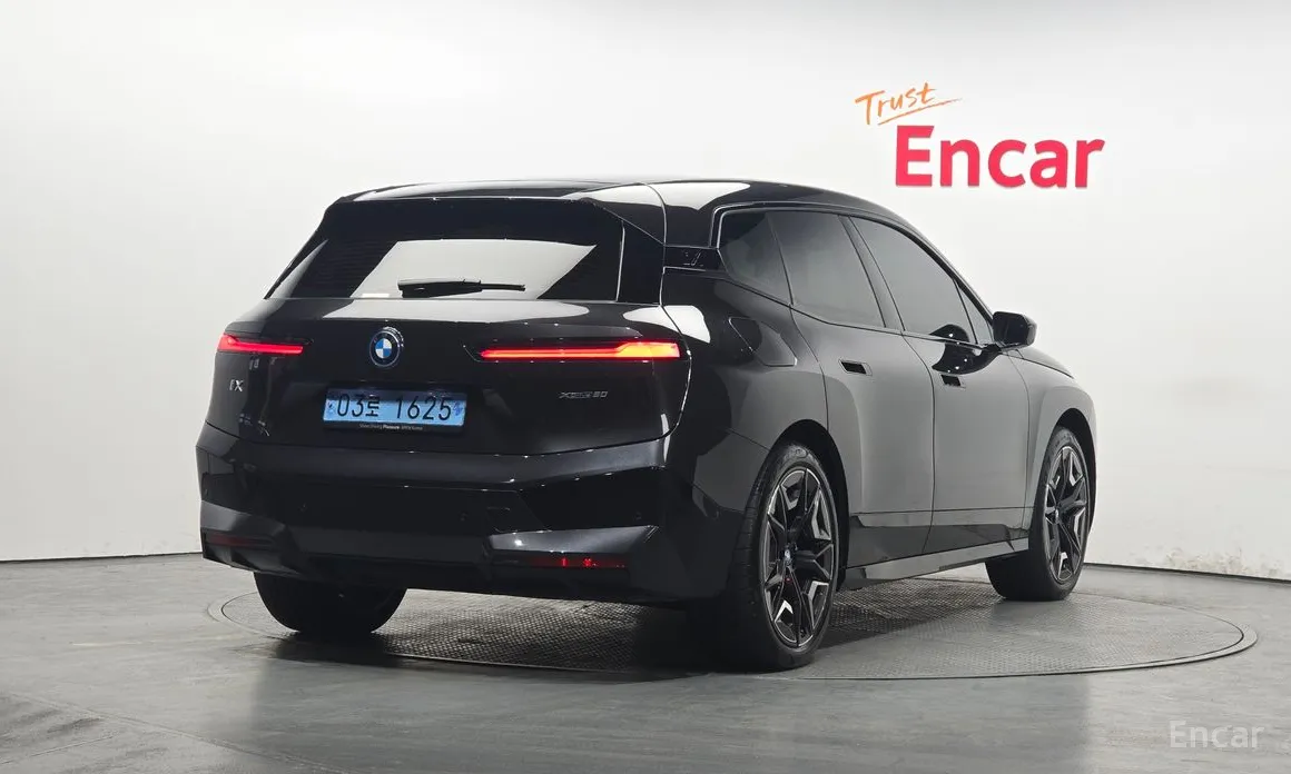 Фото 2 - BMW iX