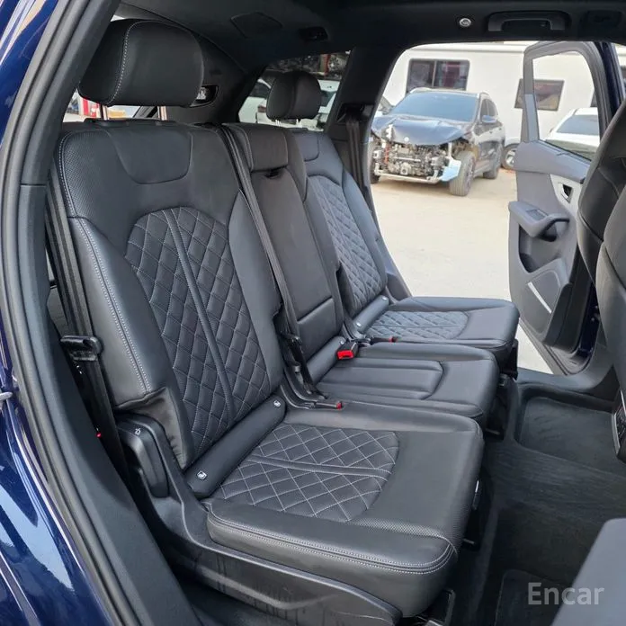 Фото 10 - Audi Q7