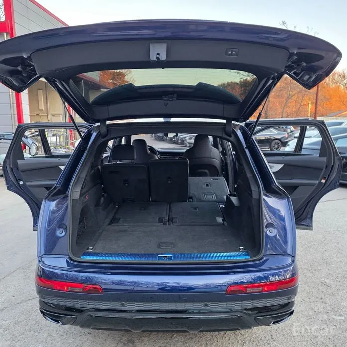 Фото 13 - Audi Q7