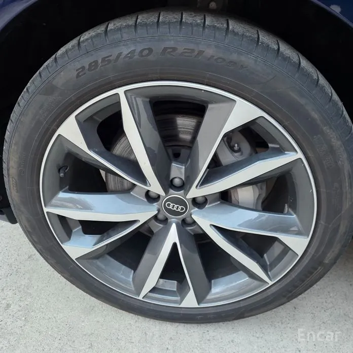 Фото 16 - Audi Q7