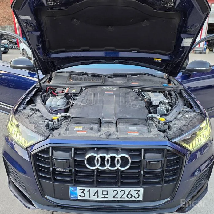 Фото 17 - Audi Q7