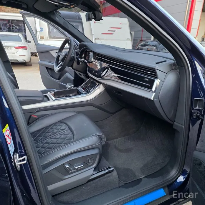 Фото 18 - Audi Q7