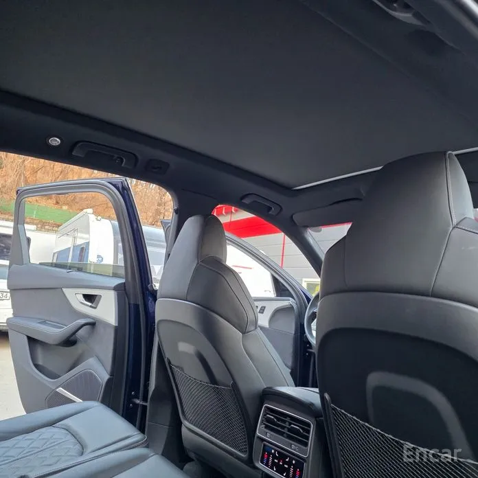 Фото 19 - Audi Q7