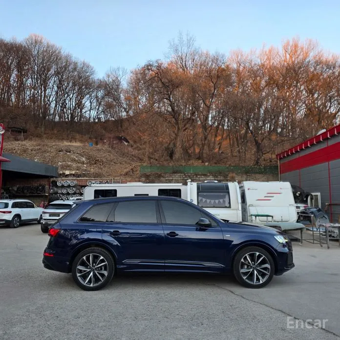 Фото 20 - Audi Q7