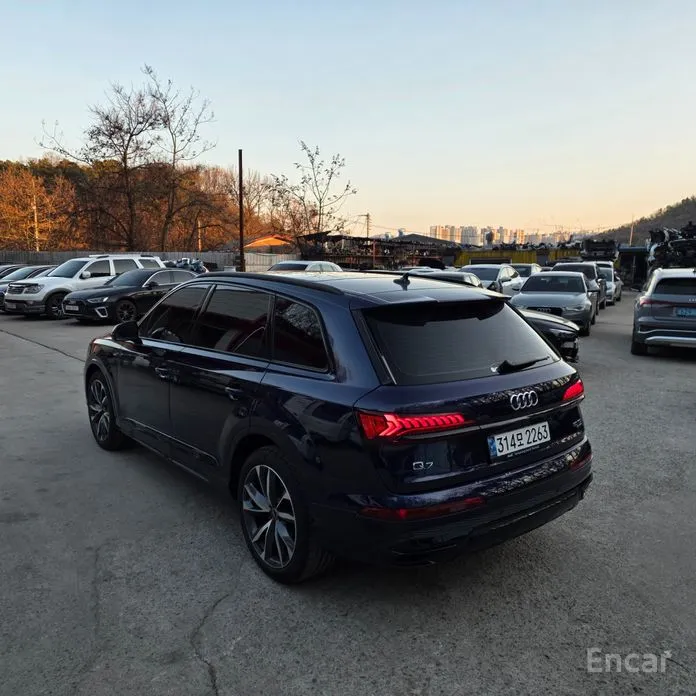 Фото 3 - Audi Q7