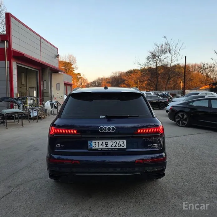 Фото 4 - Audi Q7