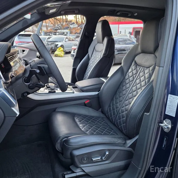 Фото 8 - Audi Q7