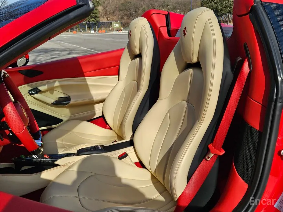 Фото 10 - Ferrari F8