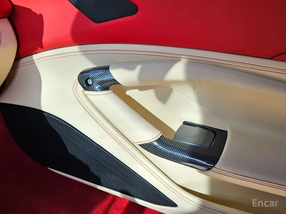 Фото 15 - Ferrari F8