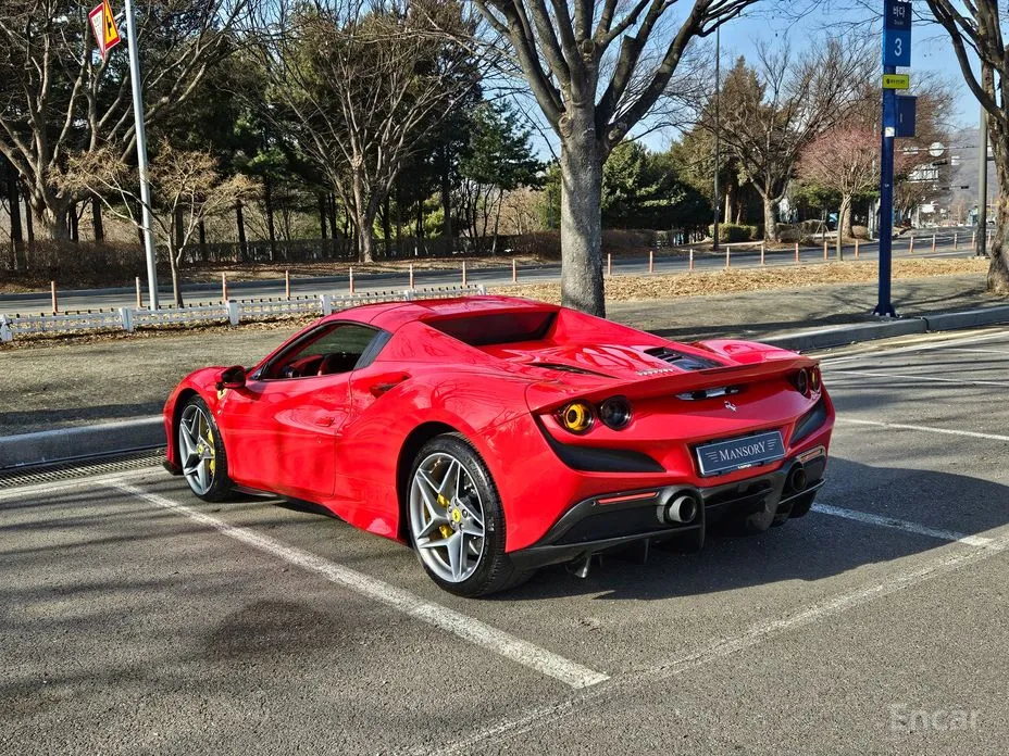 Фото 2 - Ferrari F8