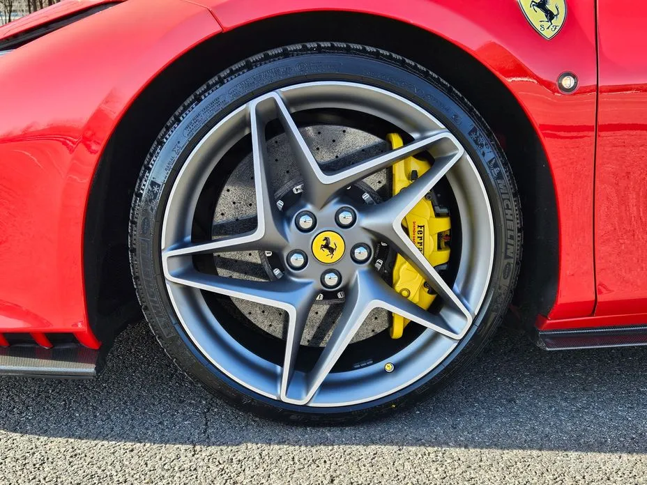 Фото 5 - Ferrari F8