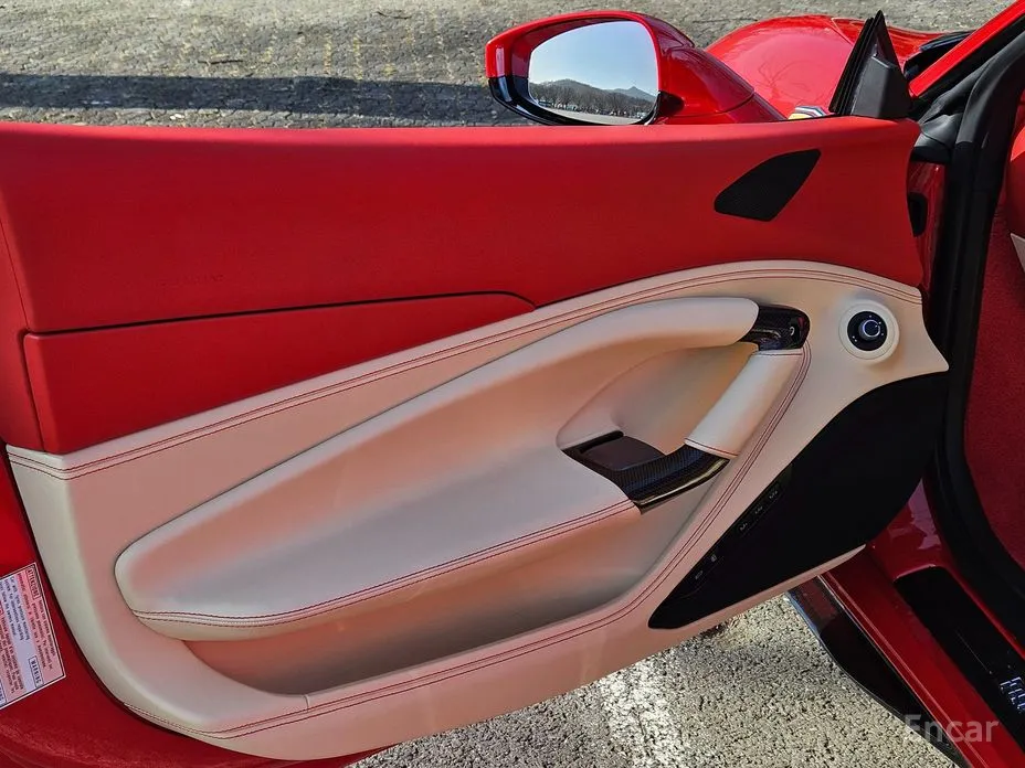 Фото 6 - Ferrari F8