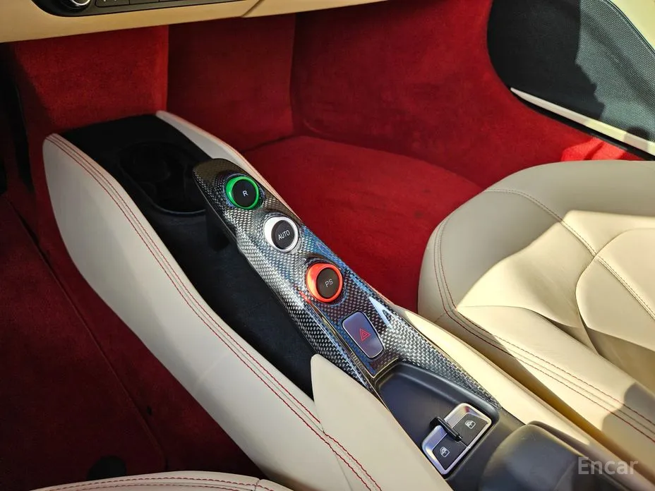 Фото 9 - Ferrari F8