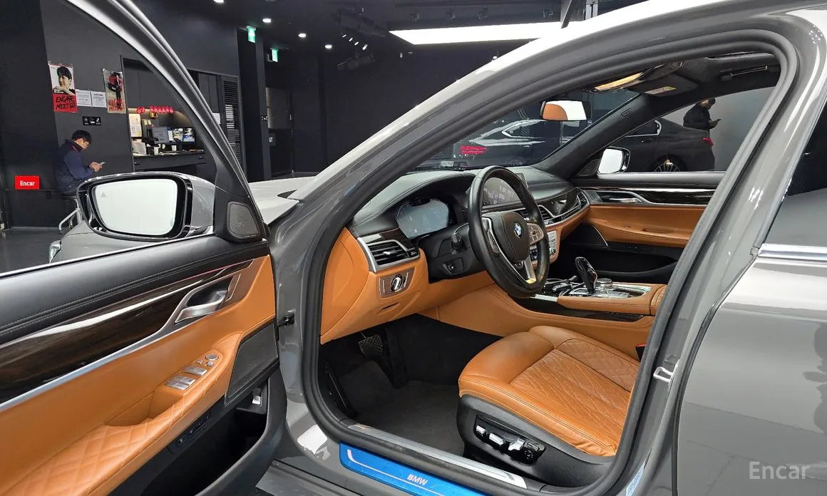 Фото 10 - BMW 7 Series