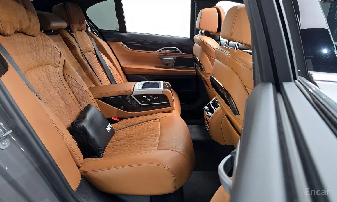 Фото 12 - BMW 7 Series