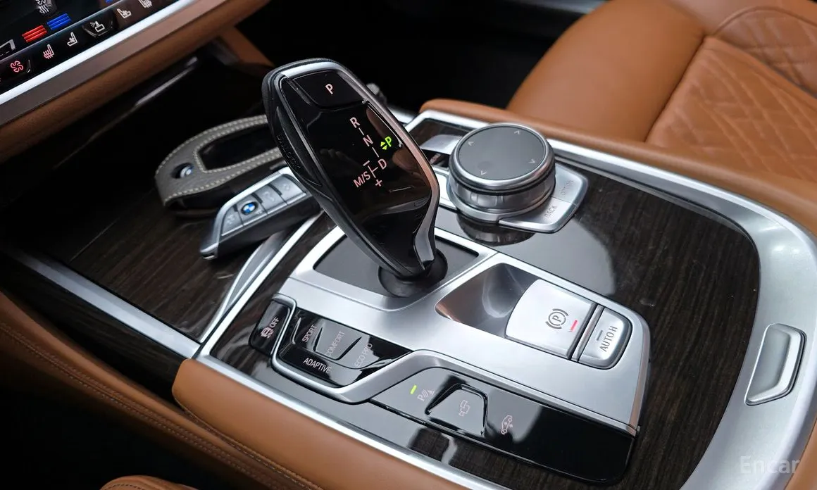 Фото 9 - BMW 7 Series