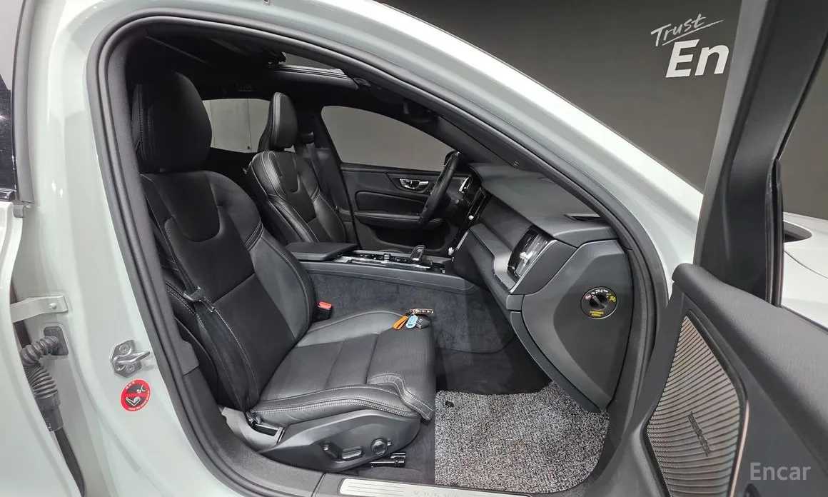 Фото 10 - Volvo S60